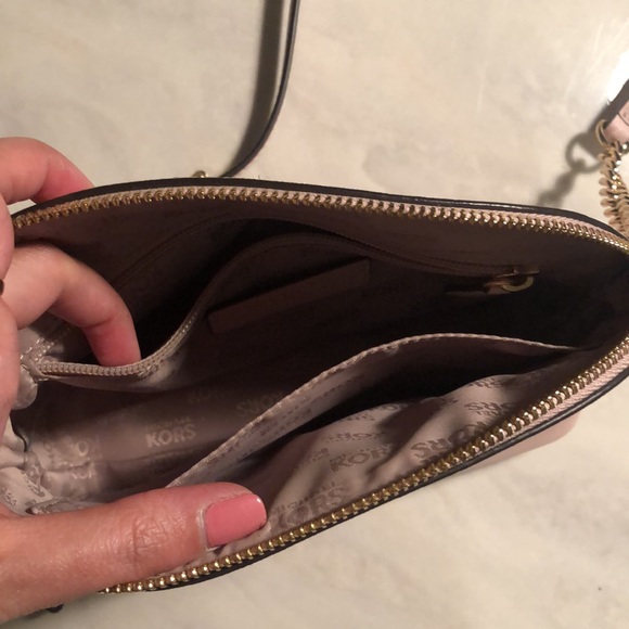Michael Kors Cross Body - Picture 4 of 4